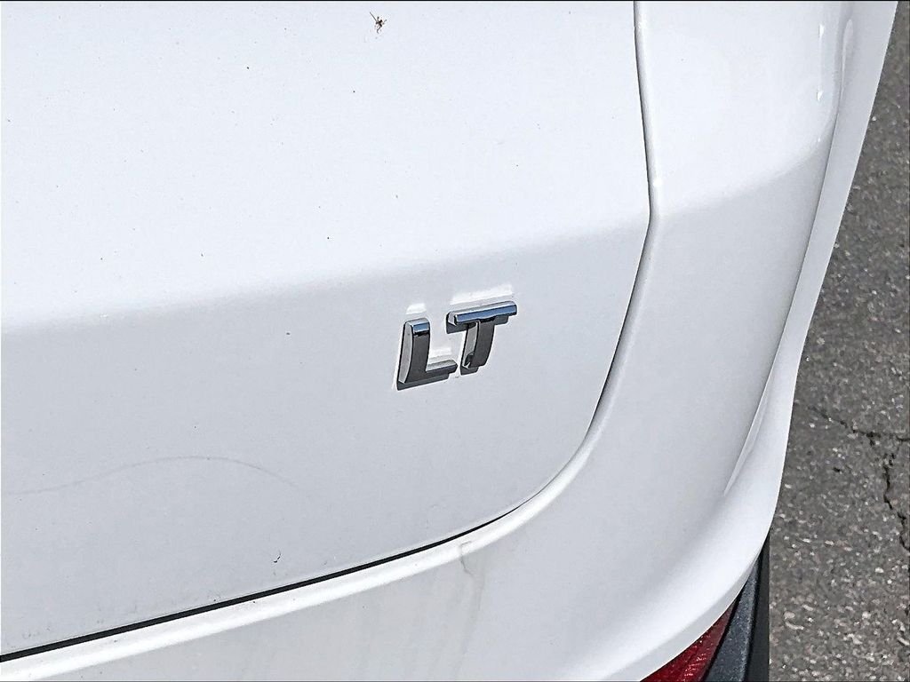 Used 2025 Summit White Chevrolet LT image 28