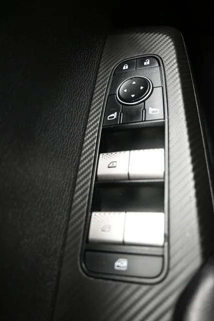 Used 2022 Black Mitsubishi ES image 27