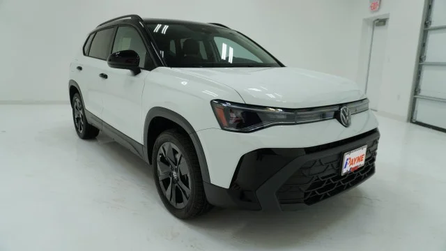 New 2026 Pure White w/Deep Black Roof Volkswagen SE Black image 3
