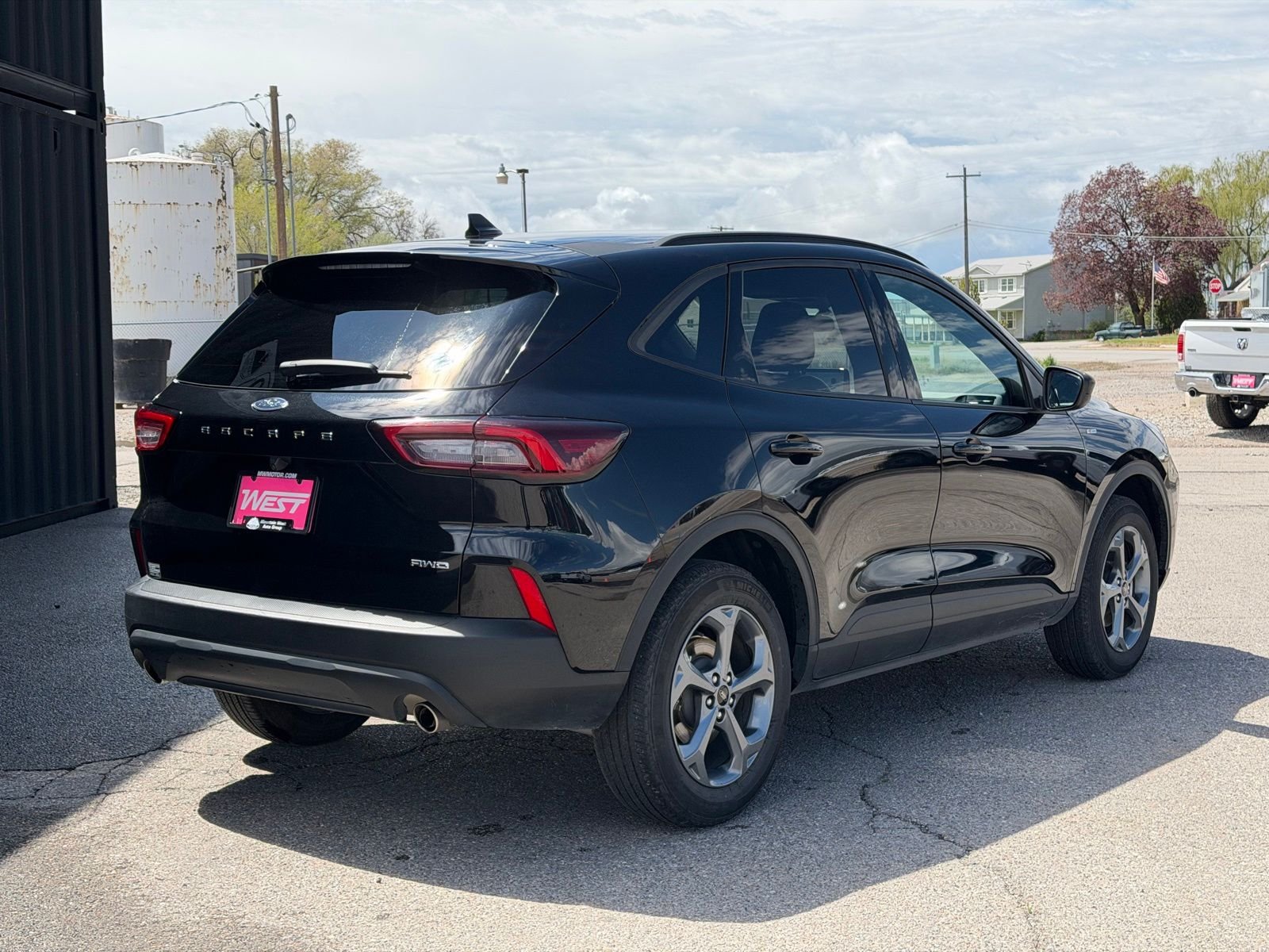 View vehicle photo 7