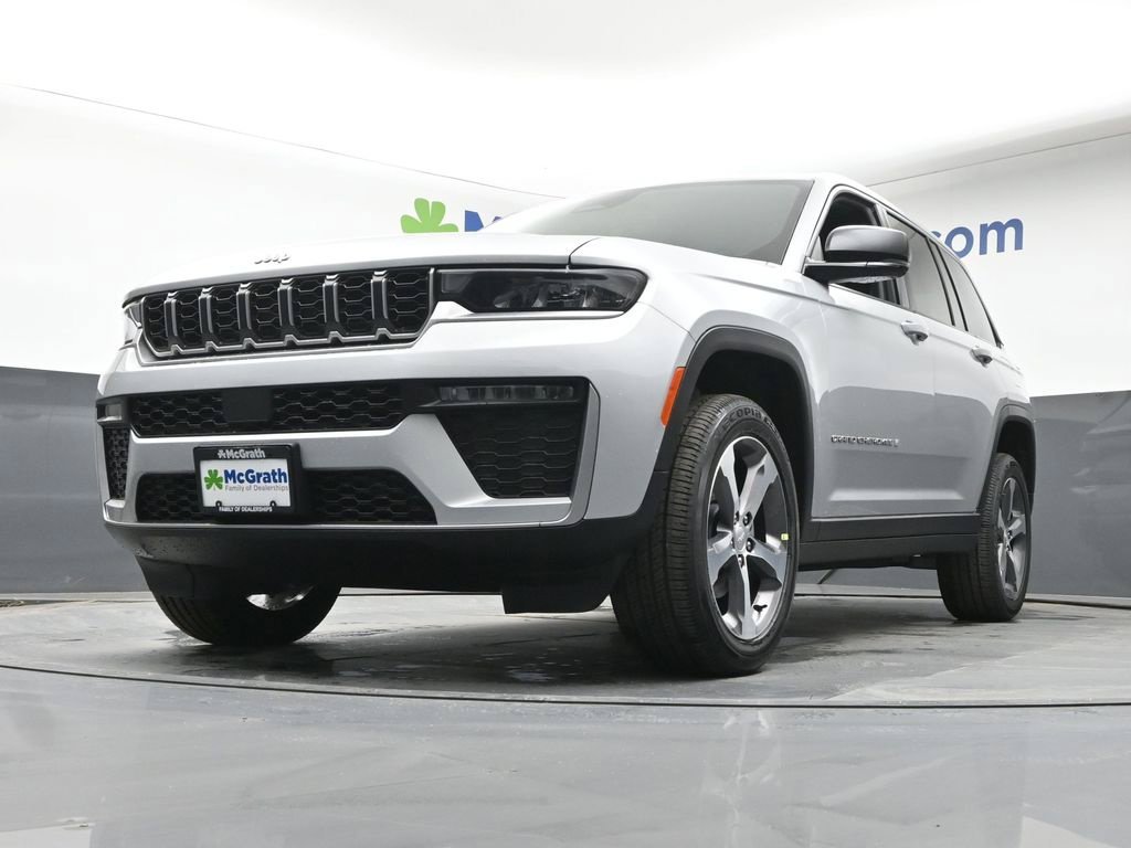 New 2026 Silver Zynith Exterior Paint Jeep Limited image 7