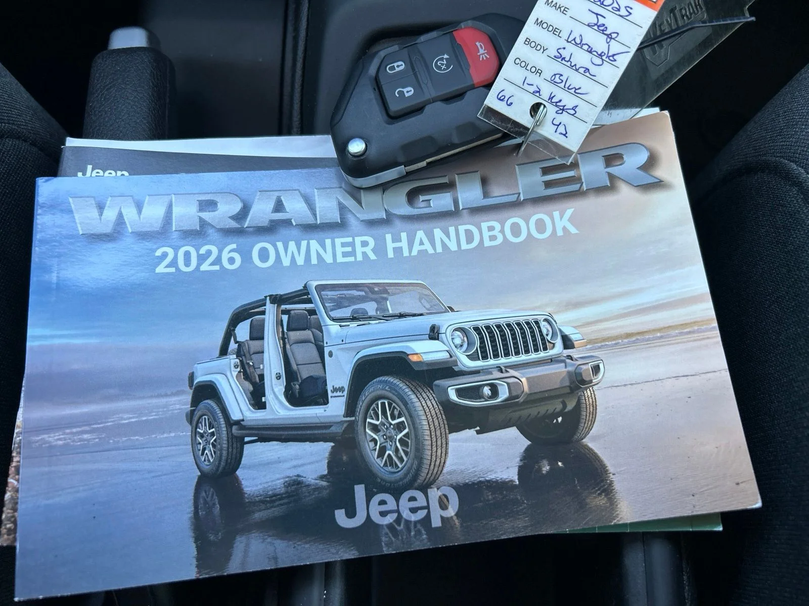 Used 2025 Blue Pearl Jeep Sahara image 18