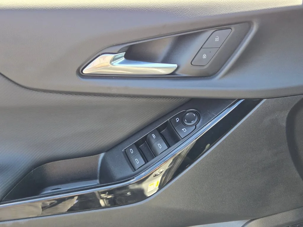 Used 2025 Sterling Gray Metallic Chevrolet LT image 17