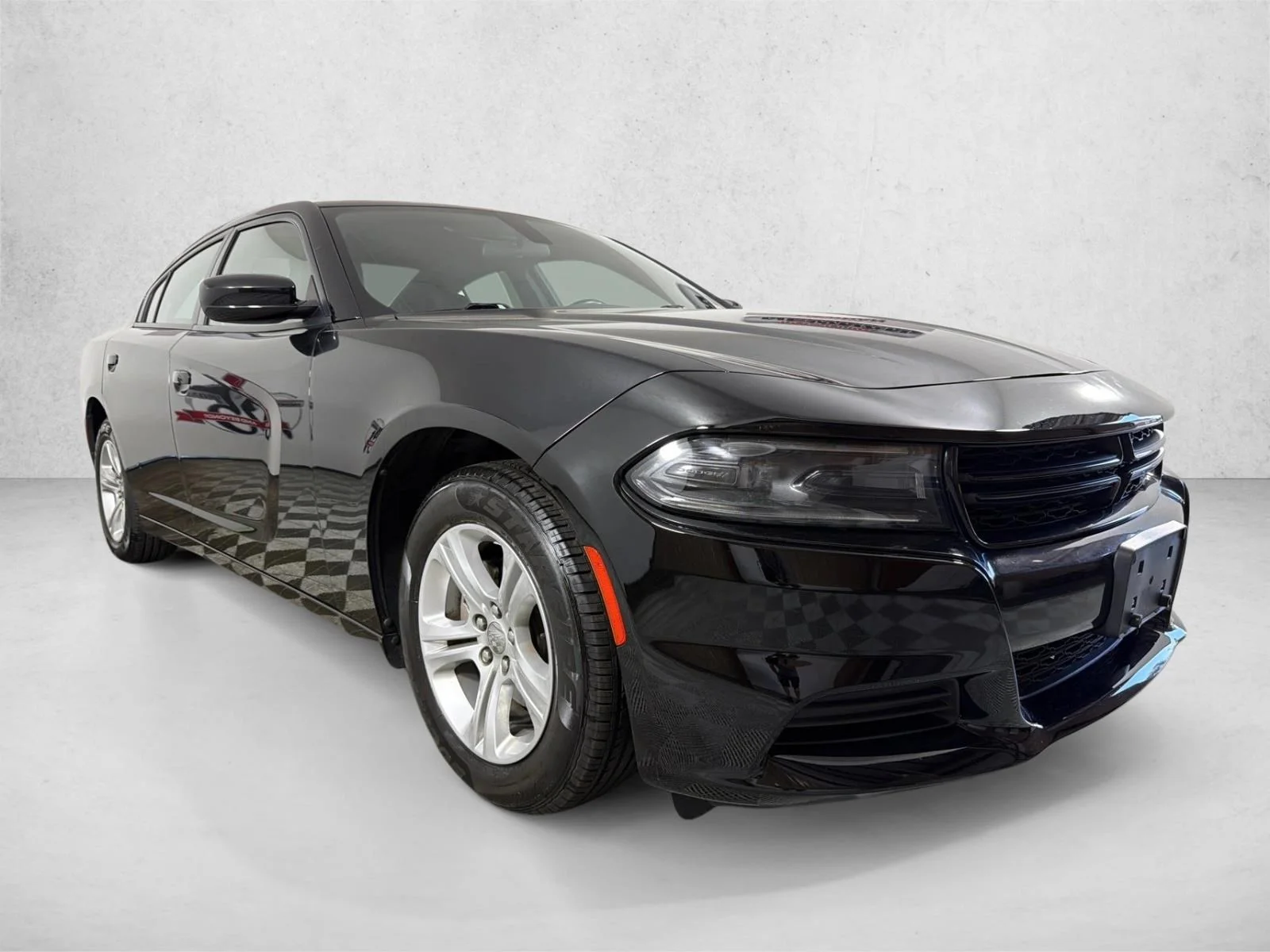 Used 2023 Black Dodge SXT image 1
