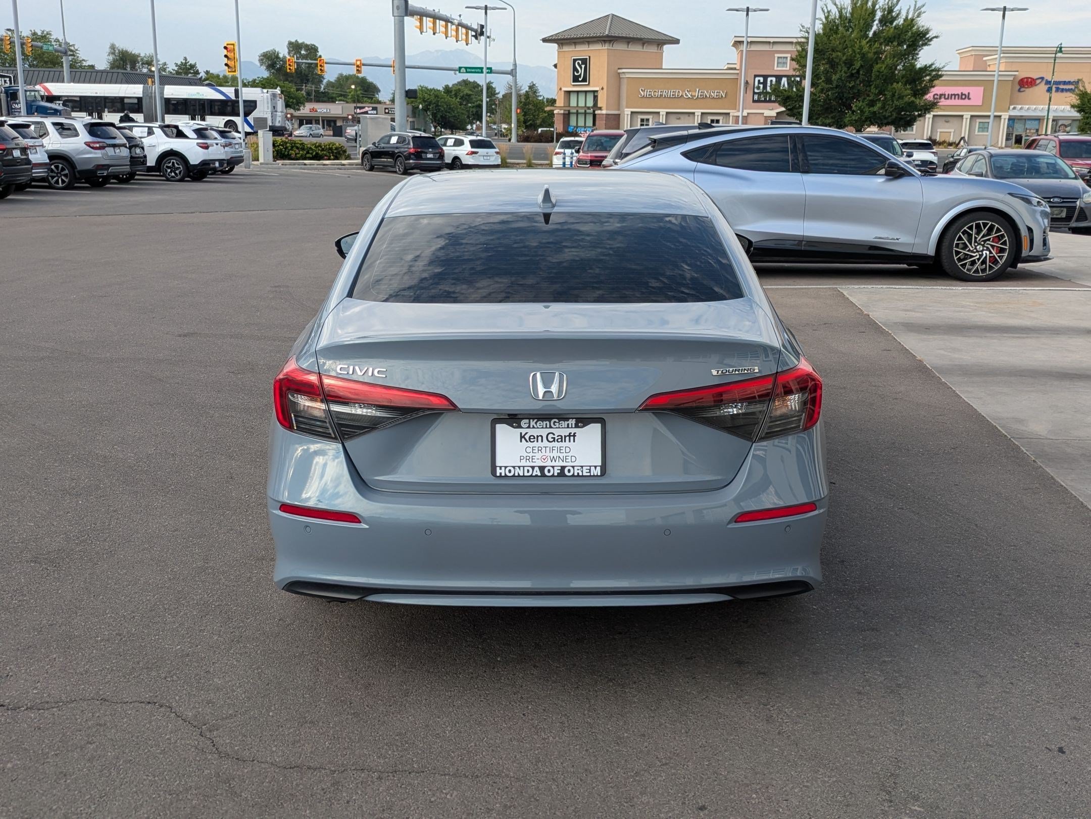 Used 2024 Sonic Gray Pearl Honda Touring image 4