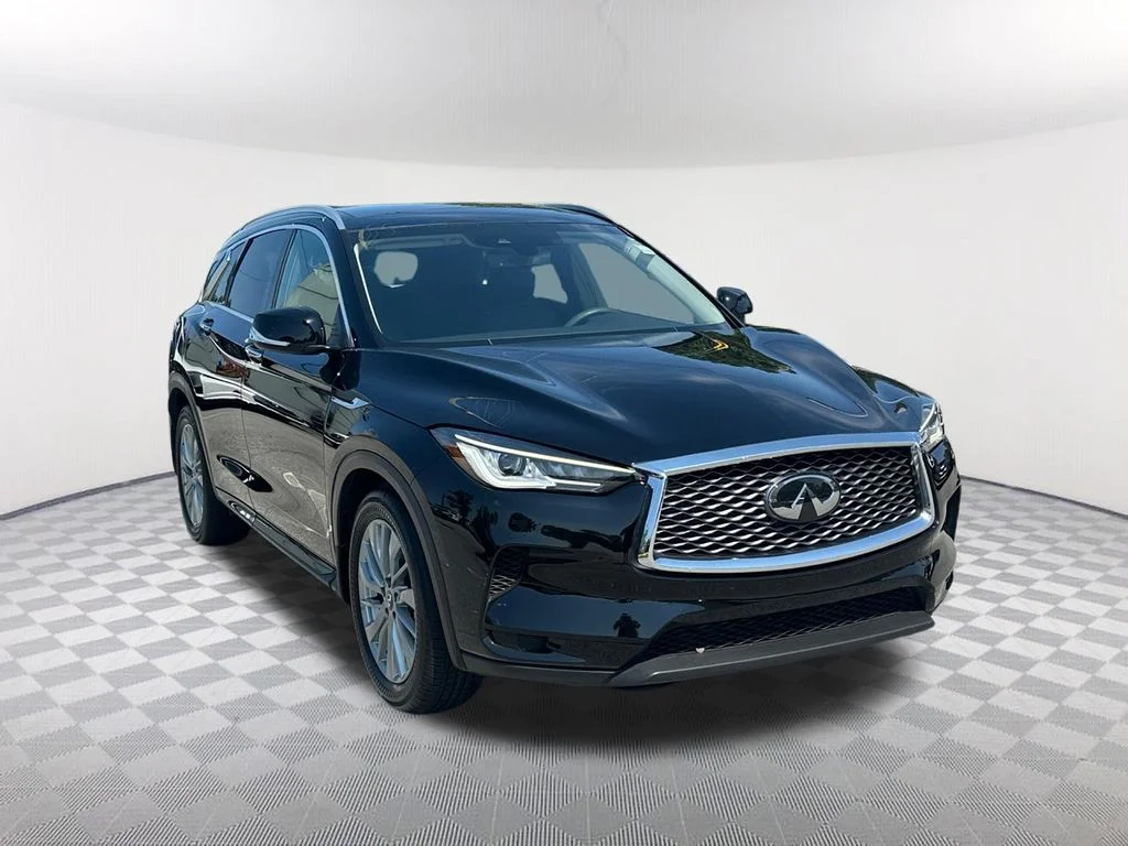 Used 2023 Black INFINITI LUXE image 3