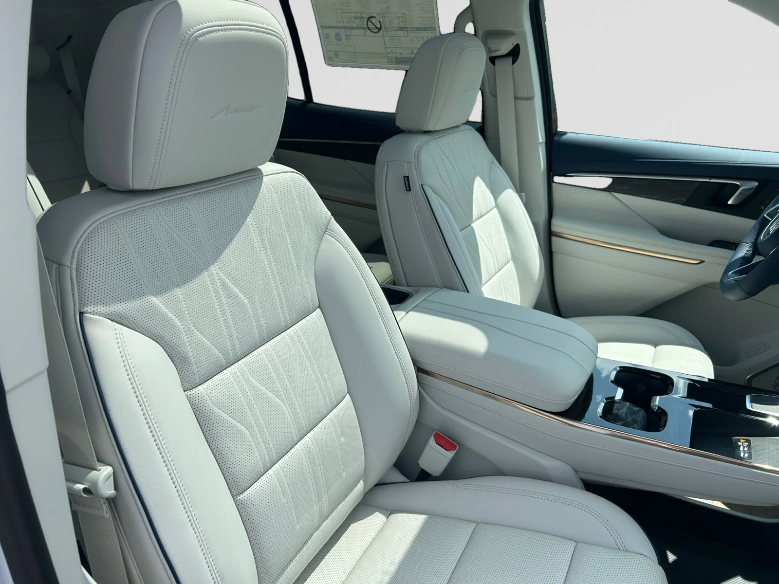 New 2026 Iridescent White Tricoat Buick Avenir AWD image 12
