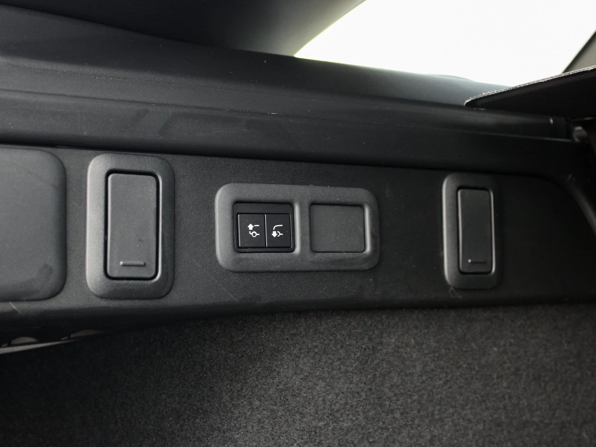 Certified Used 2024 Black Land Rover Dynamic HSE * Mild-Hybrid | 395 HP | Apple CarPlay | Massage Seats | Meridian image 19