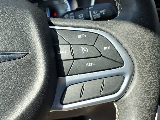 Used 2023 White Chrysler LX image 15