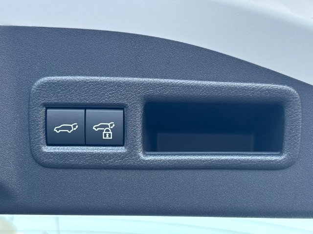 New 2027 Wind Chill Pearl <sup>1</sup> Toyota  XLE image 11