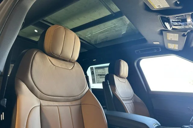 New 2026 Santorini Black Land Rover Dynamic SE image 16