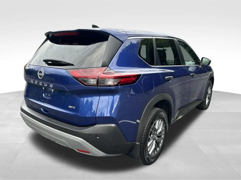 Used 2022 Blue Nissan S image 5