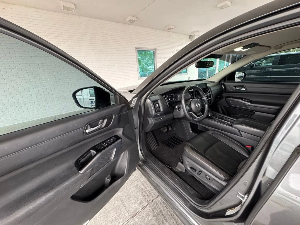 Used 2022 Gray Nissan SL image 10
