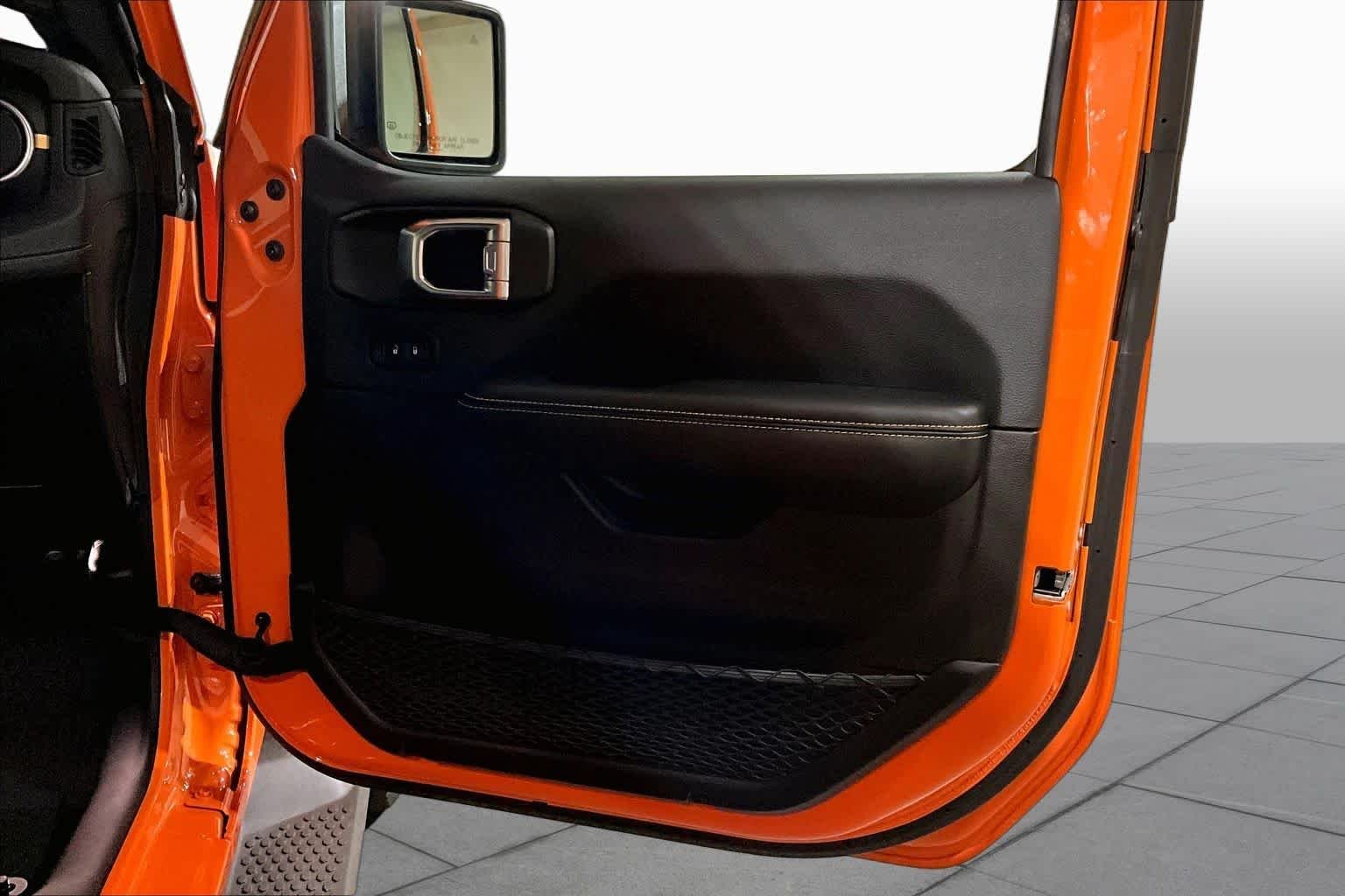 Used 2025 Joose Jeep Sahara image 21