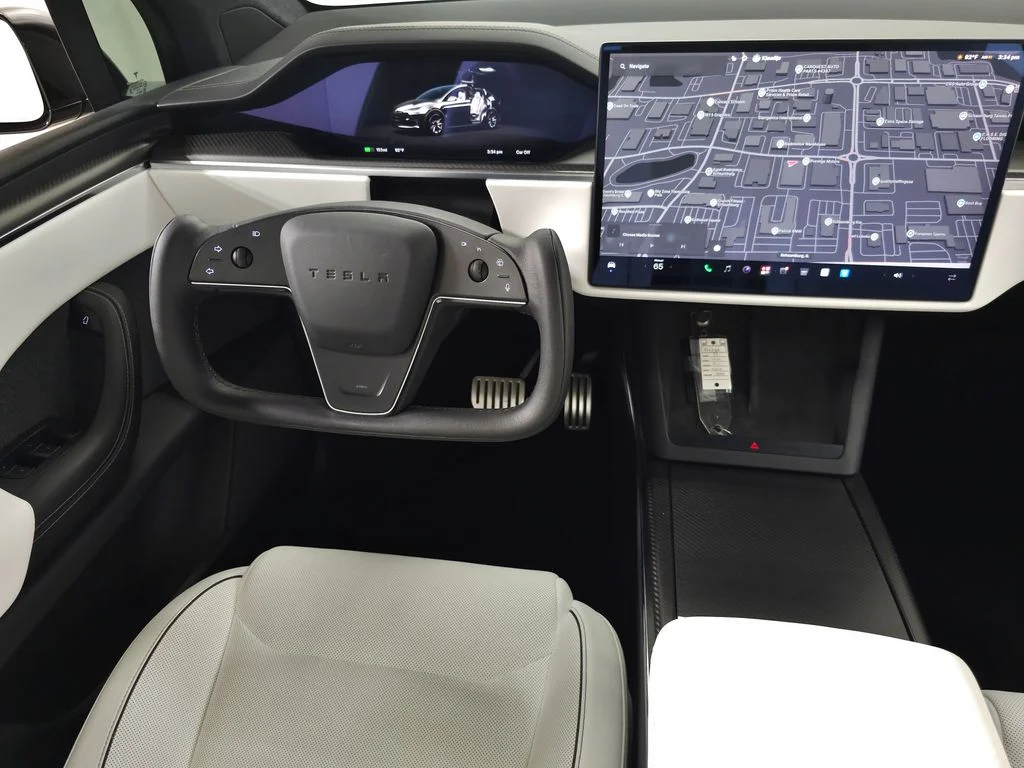 Used 2023  Tesla Plaid image 20