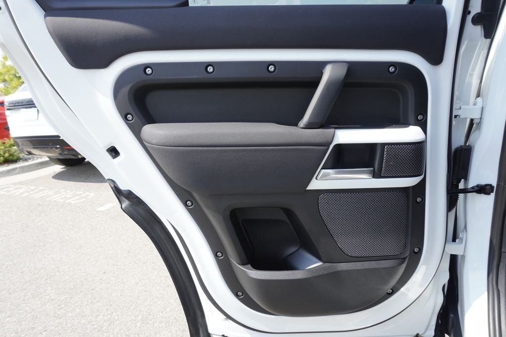 Used 2023 White Land Rover S image 28