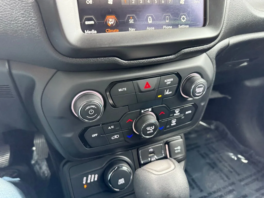 Used 2021 Gray Jeep Latitude image 30