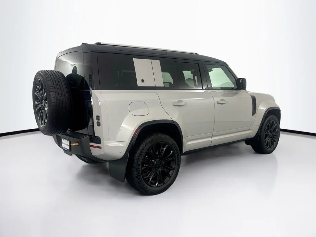 New 2026 Borasco Grey Land Rover OCTA image 5