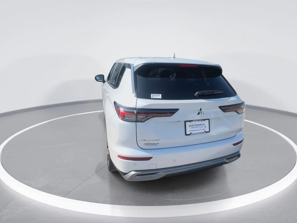 2025 Mitsubishi Outlander SE - Photo 7