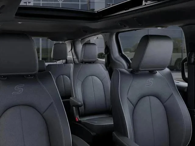 New 2026 Diamond Black Crystal Pearl-Coat Exterior Paint Chrysler Limited image 104