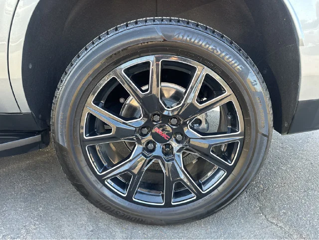 2023 GMC Yukon Denali - Photo 18