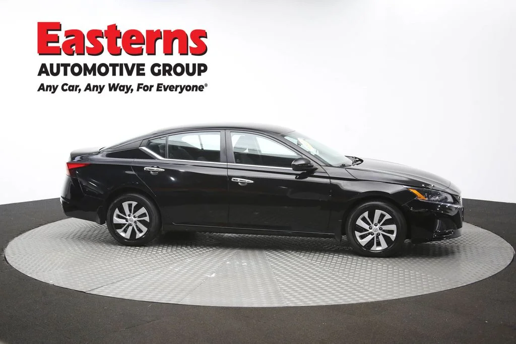 Used 2023 Black Nissan 2.5 S image 45