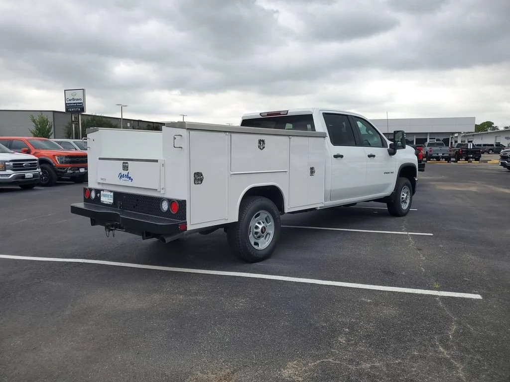 New 2026 Summit White Chevrolet WT image 17
