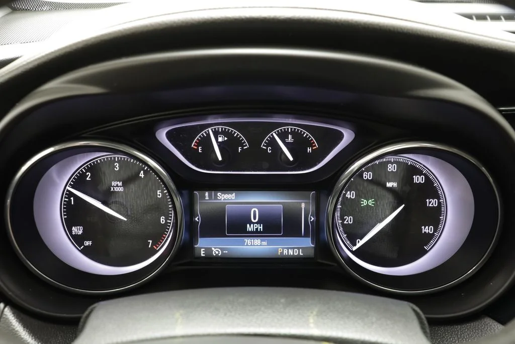Used 2020 Summit White Buick Essence image 8
