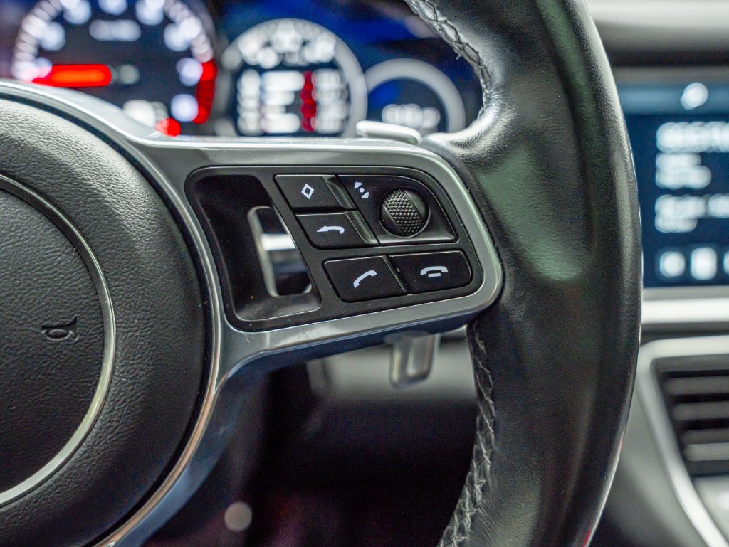 Used 2018 Chalk Porsche 4S image 30