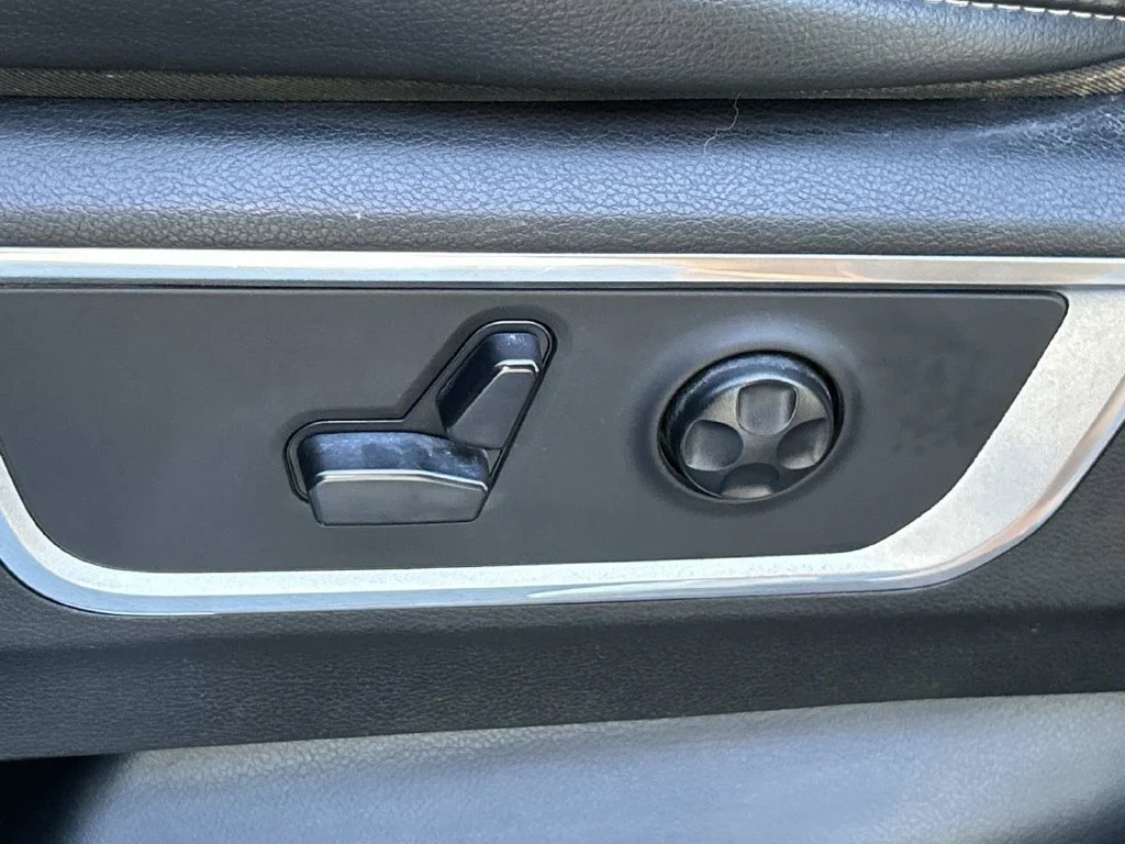 Used 2019 Black Ram Laramie image 23