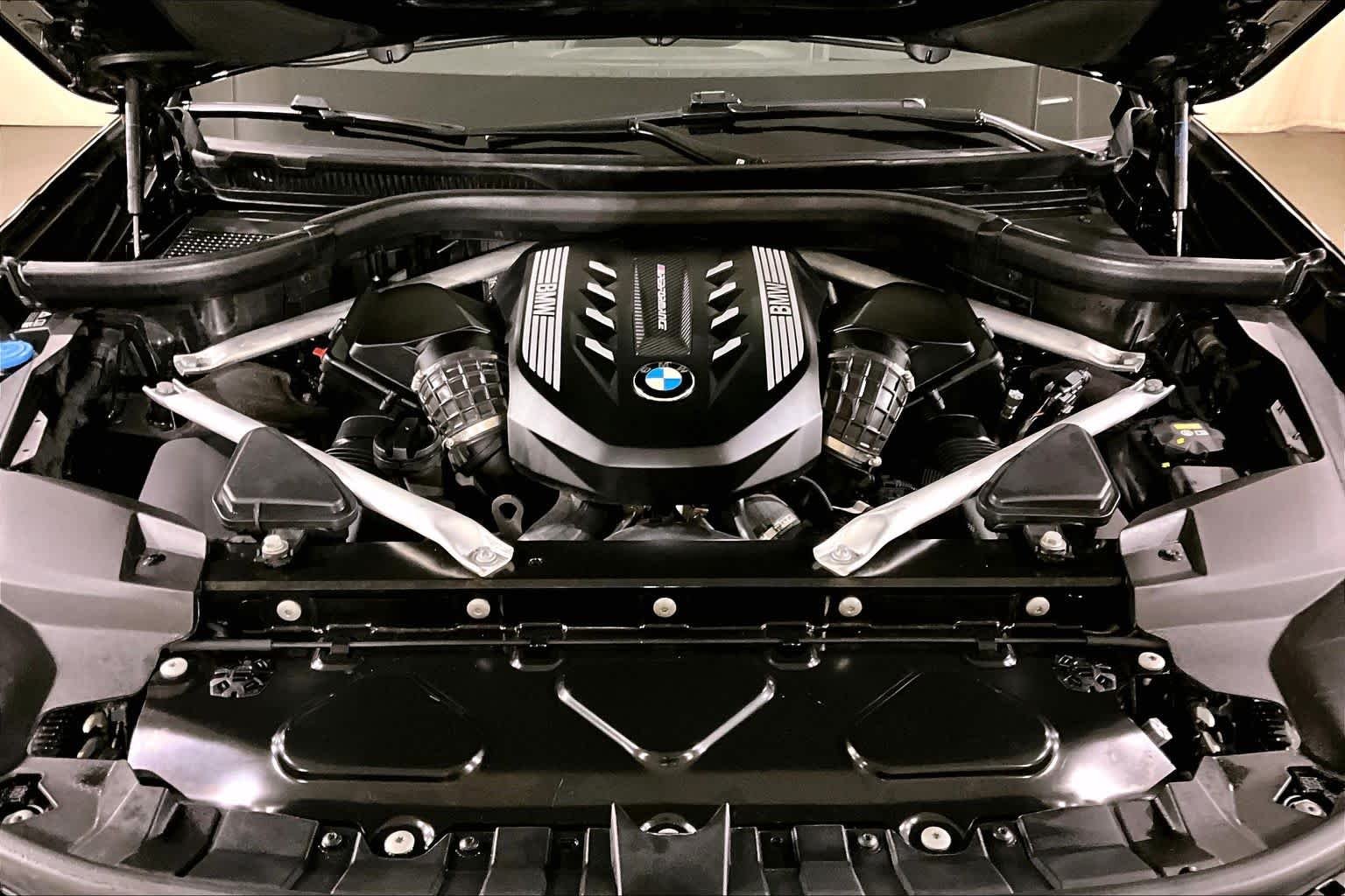 Used 2022 Black Sapphire Metallic BMW M50i image 29