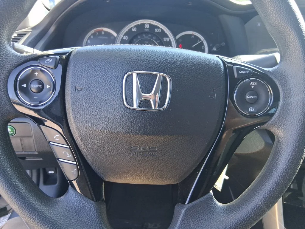 Used 2017 Silver Honda LX image 10