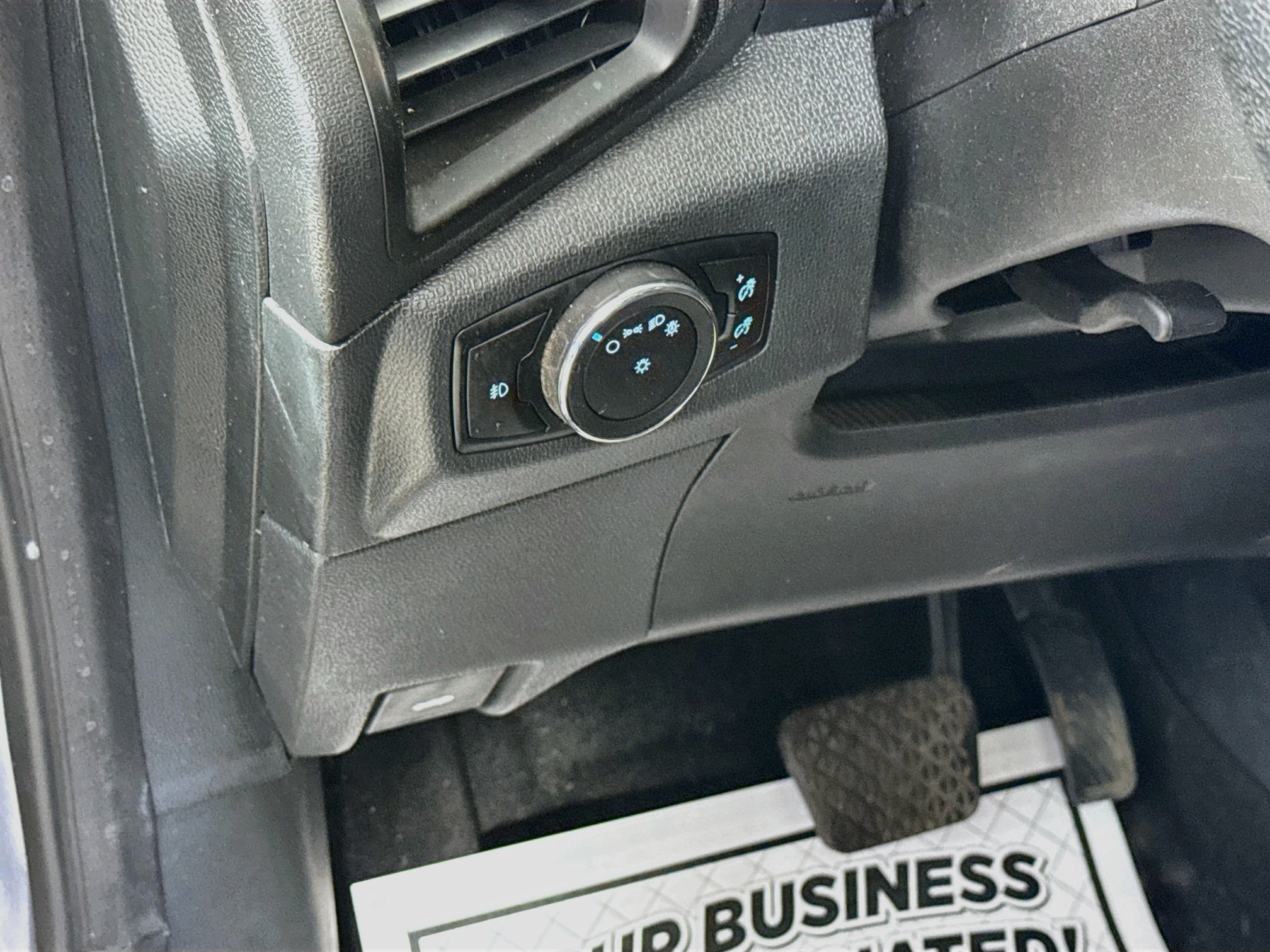 Used 2022 Smoke Metallic Ford SE image 15