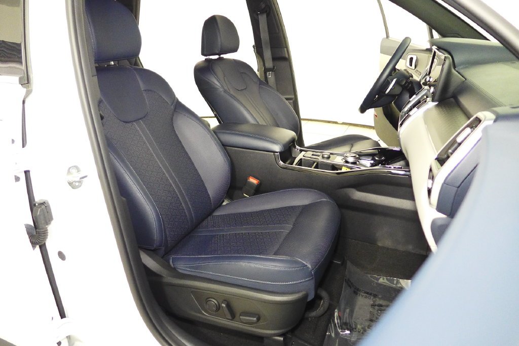 Used 2023 Snow White Pearl Kia SX Prestige image 18