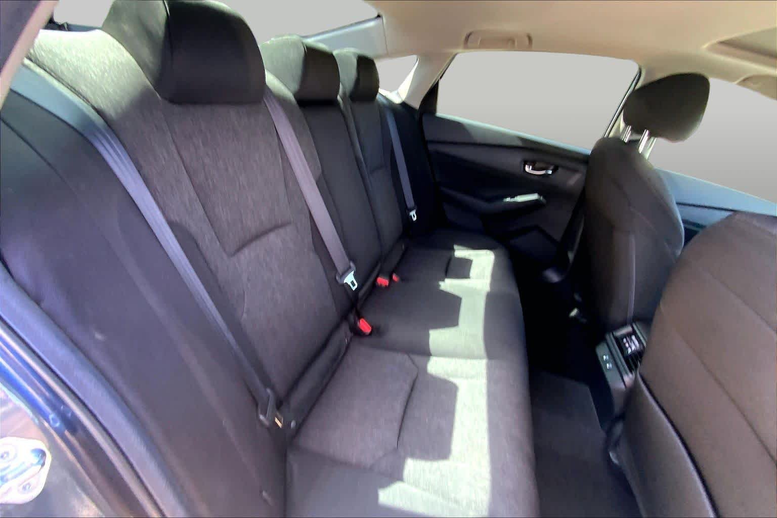 Used 2025 Meteorite Gray Metallic Honda SE image 19