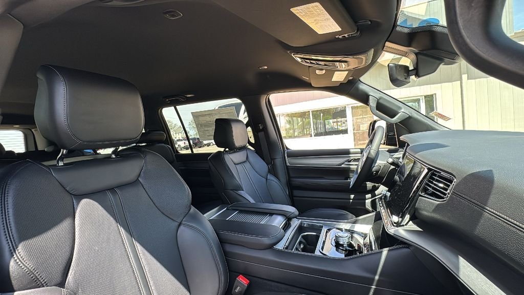New 2026 High Gloss Black Exterior Paint Jeep Limited Altitude image 17