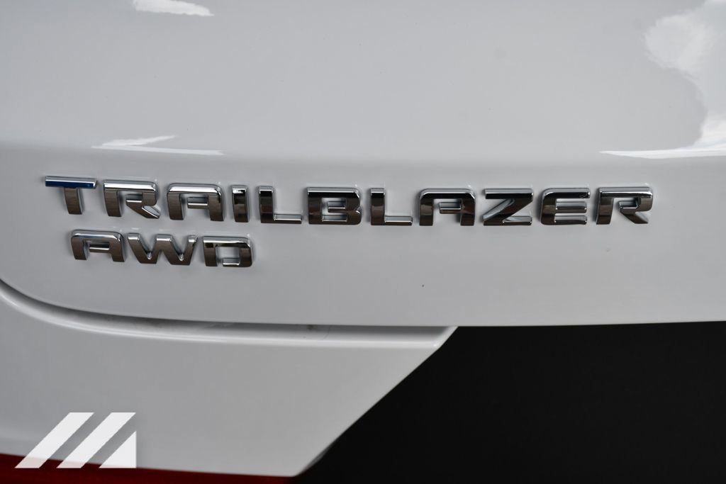 New 2026 Summit White Chevrolet LT image 33
