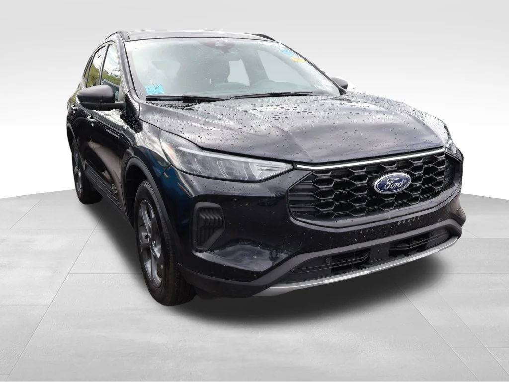 Used 2025 Black Metallic Ford ST-Line image 9
