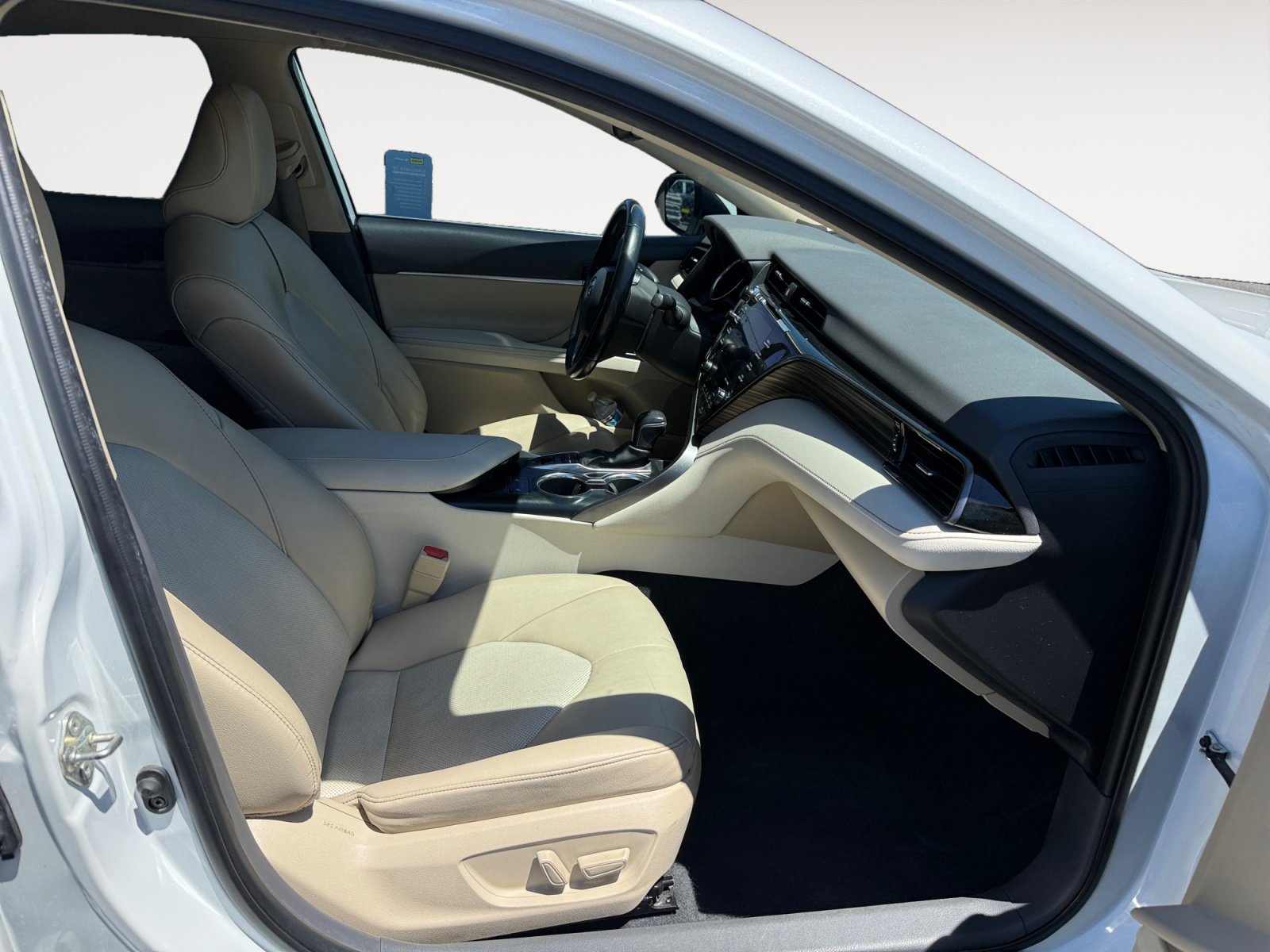 Used 2020 Pearl Toyota XLE image 19