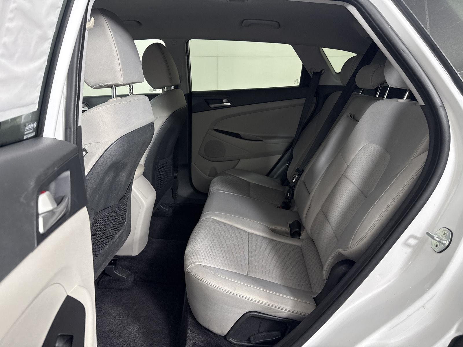 Used 2019 White Pearl Hyundai SE image 21