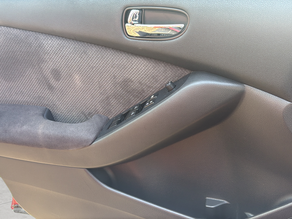 Used 2009 Red Nissan 2.5 S image 28