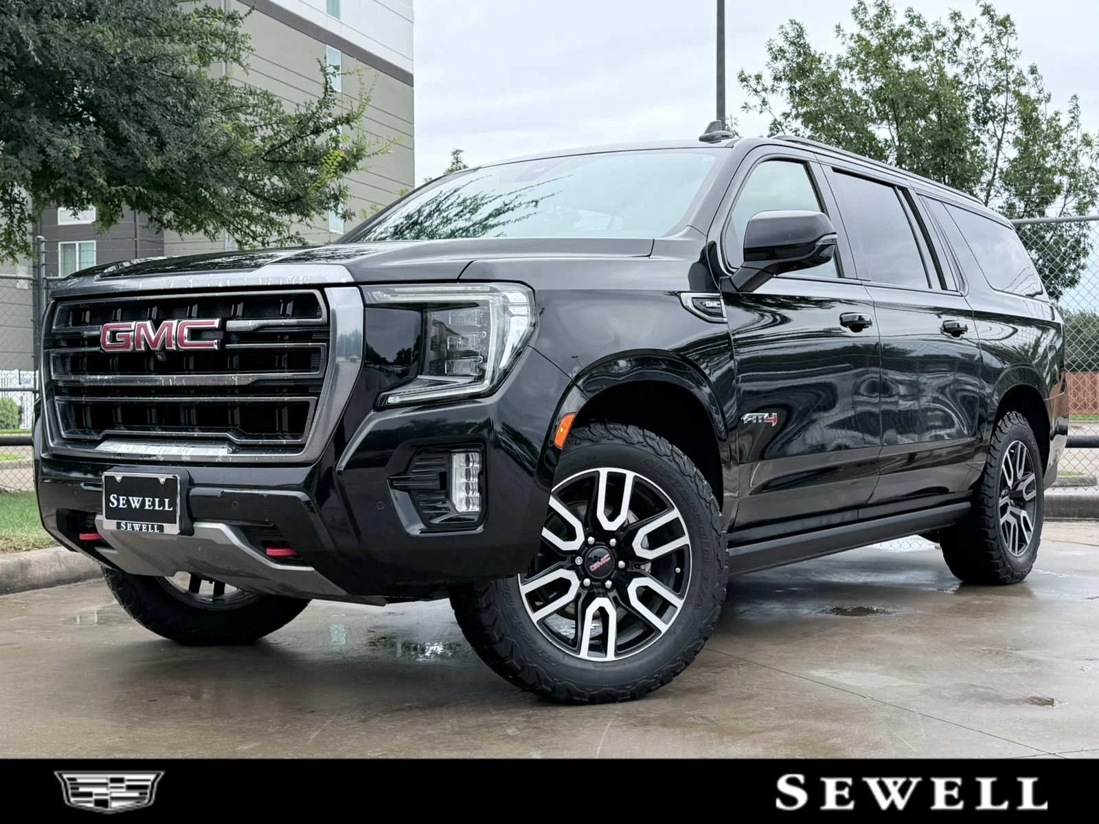 2021 GMC Yukon 4WD AT4's photo