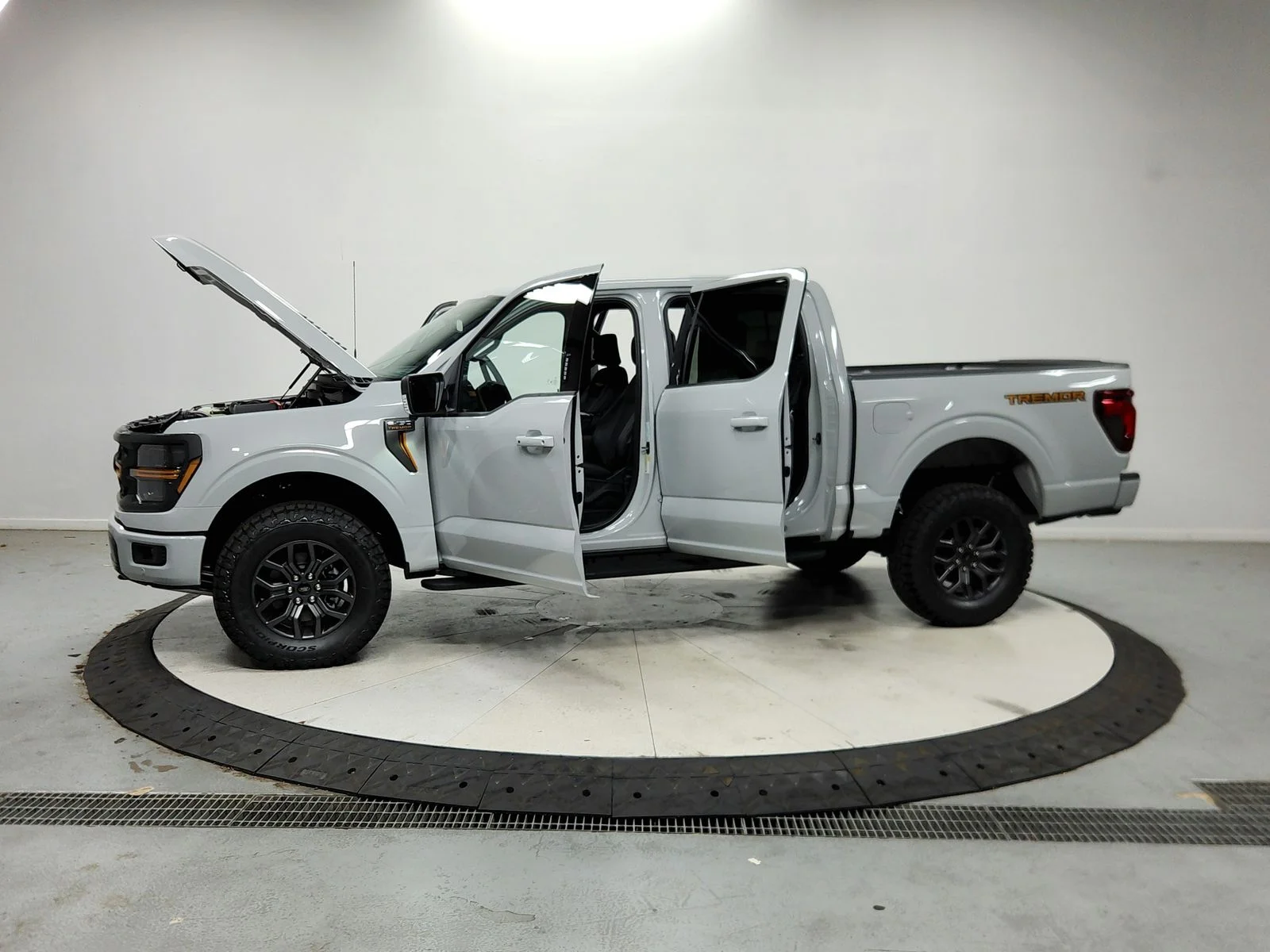 New 2026 White Ford Tremor image 13
