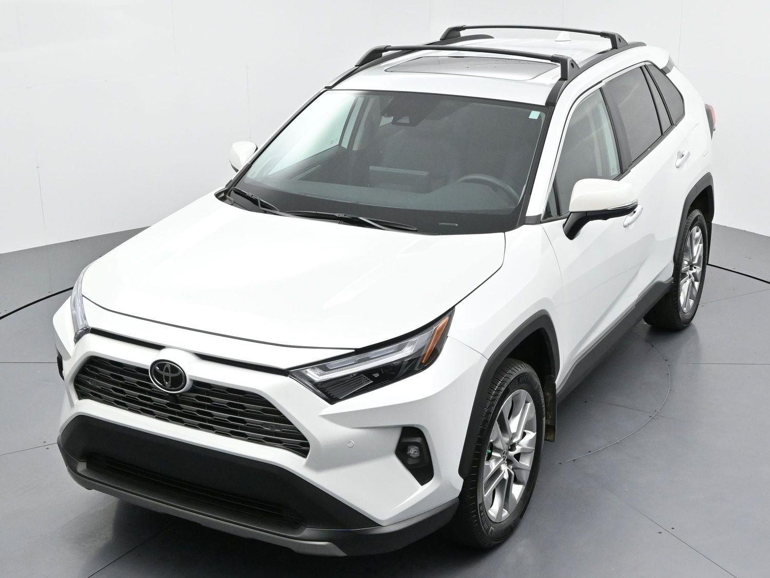 Used 2025 Wind Chill Pearl Toyota Limited image 40