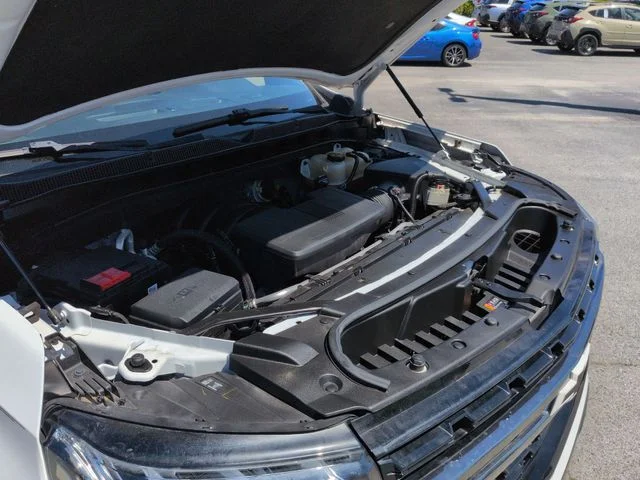 Used 2022 White Chevrolet Z71 image 43