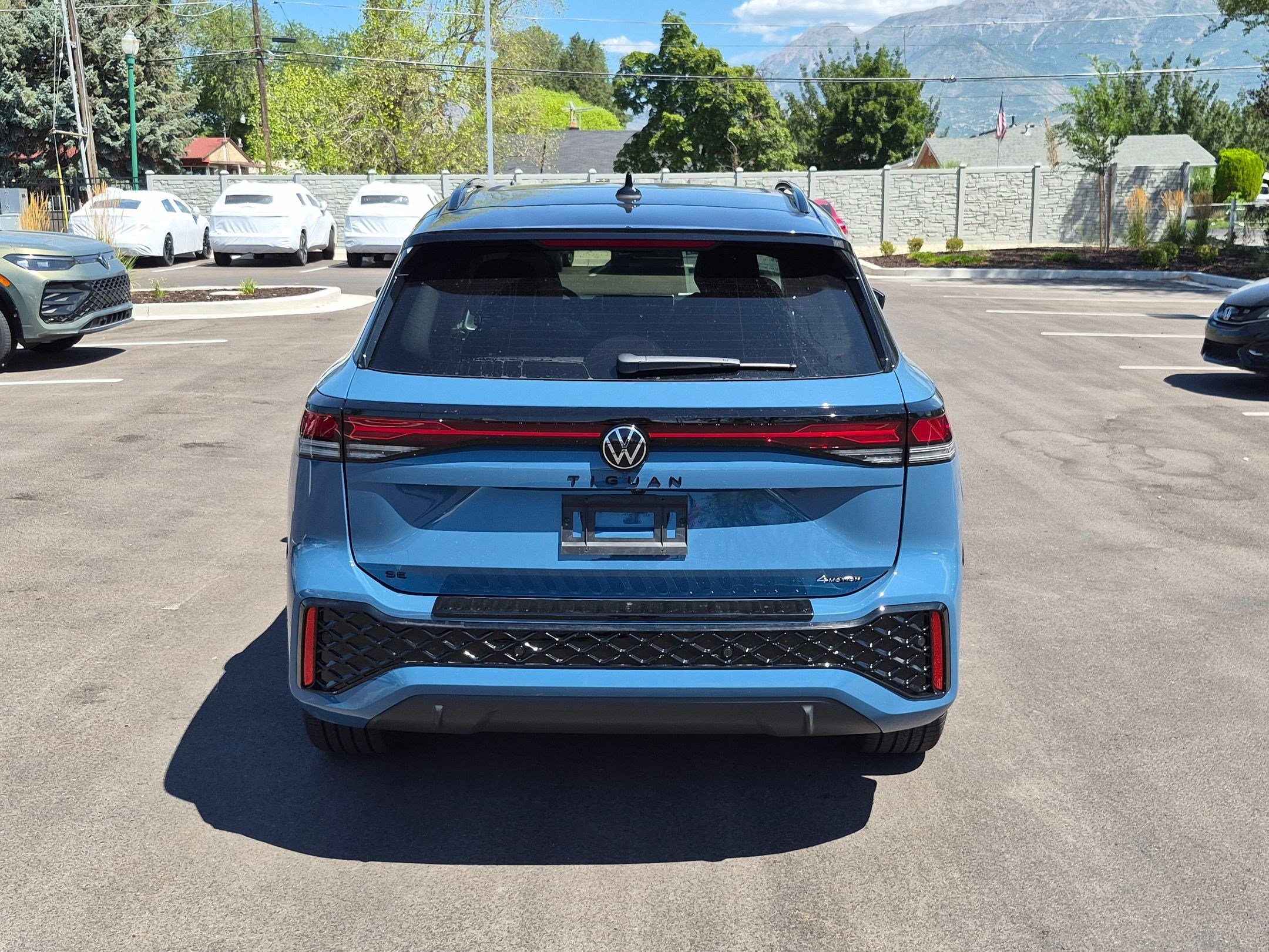 New 2026 Monterey Blue w/Deep Black Roof Volkswagen SE R-Line Black image 4