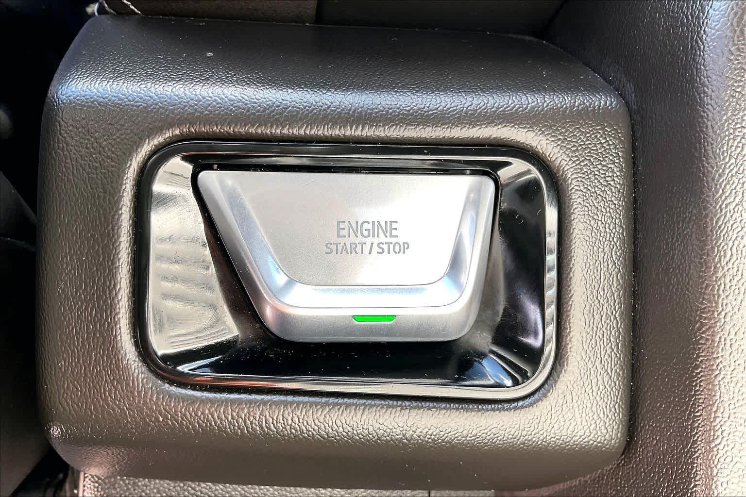 Used 2025 Sterling Metallic GMC Denali image 32