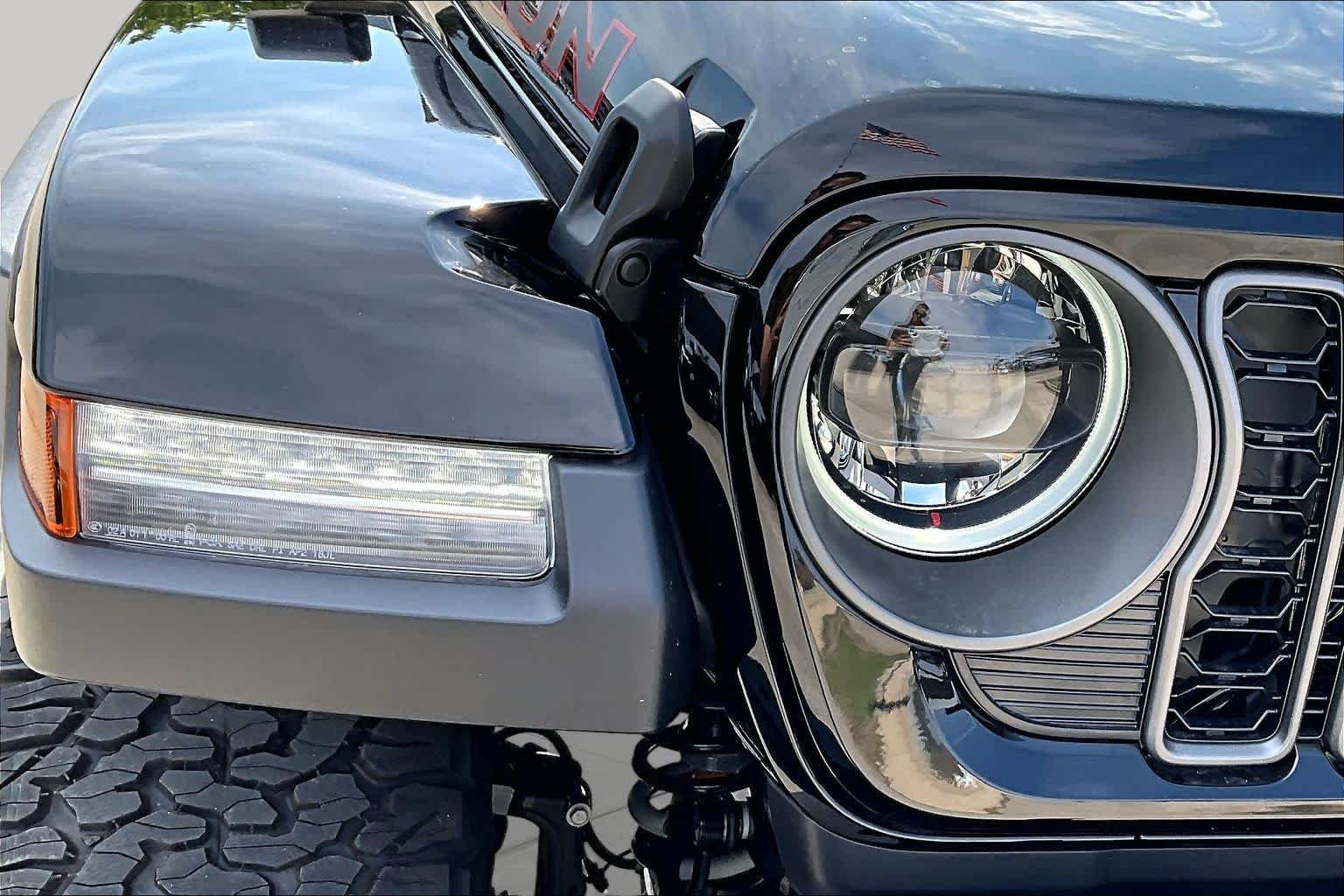 New 2027 Black Clear-Coat Paint Jeep Rubicon X image 14