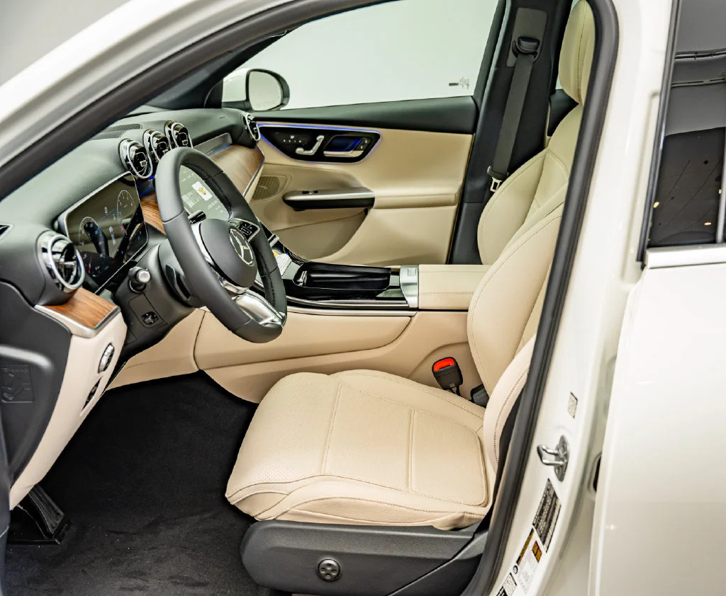 New 2026 Polar White Mercedes-Benz GLC 300 image 33