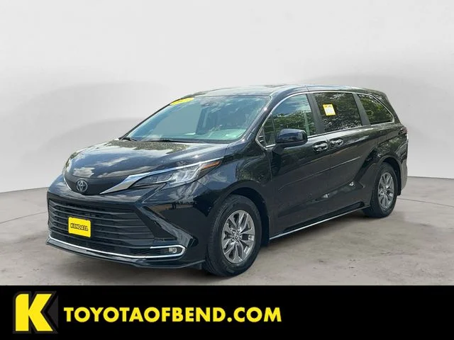 2023 Toyota Sienna XLE 7-Passenger Hybrid AWD's photo